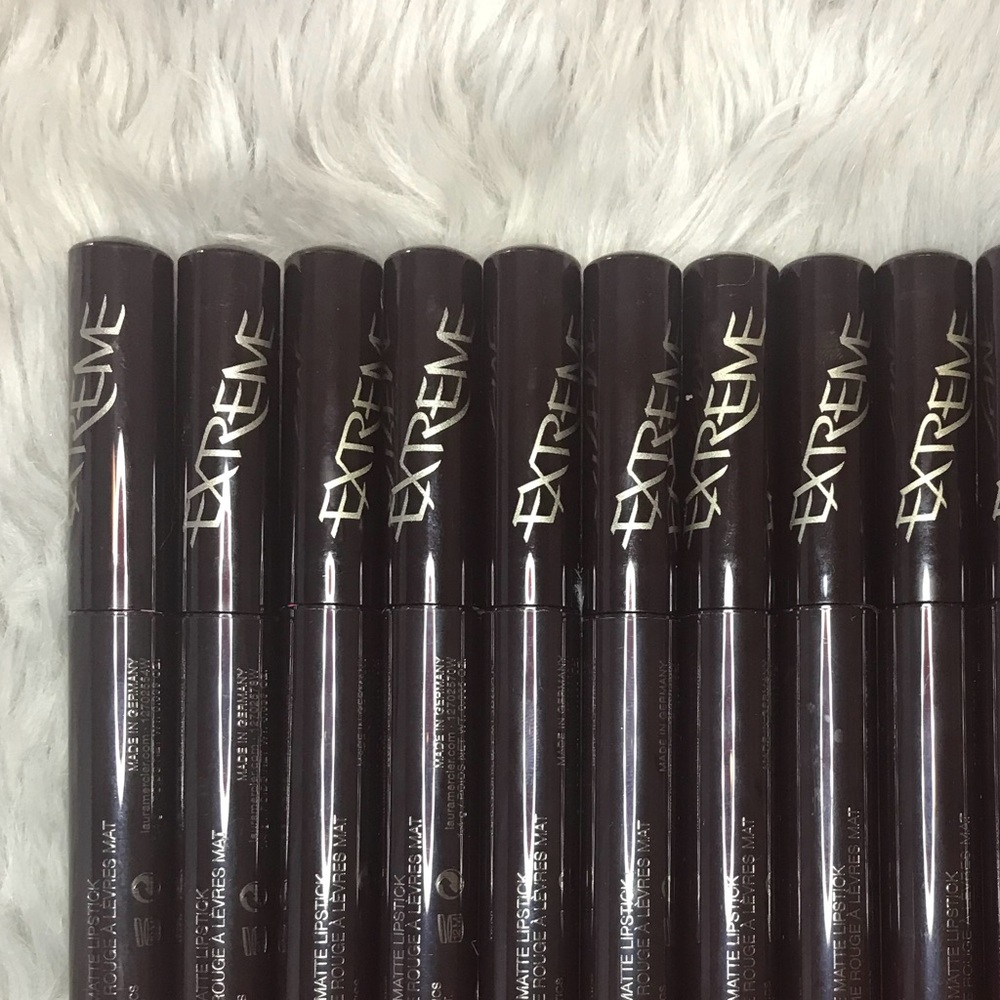 Laura Mercier Velour Extreme Matt’s Lipstick - Picture 2 of 2